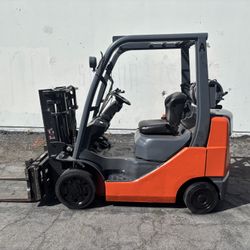 Toyota Forklift Tracker Mast 4000 Lbs Capacity 