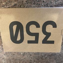 adidas Yeezy Boost 350 V2 