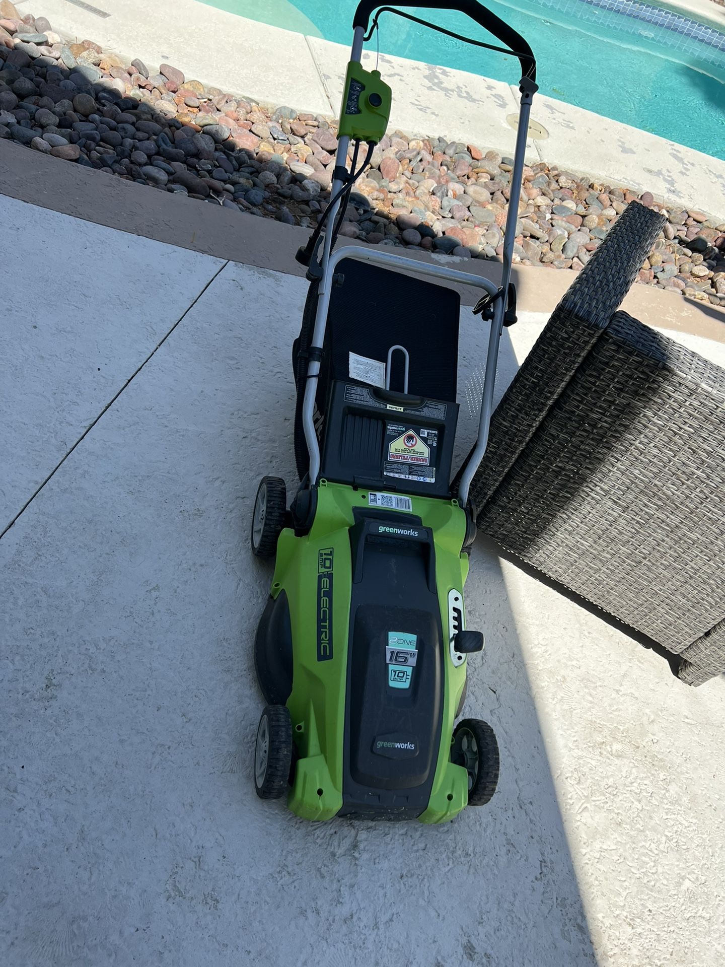 Green works Electric Lawnmower