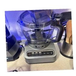 employee blue Kitchen Power Tools Food Processors Ready to Work