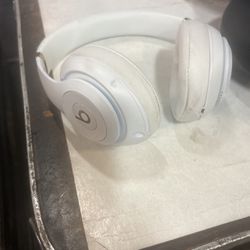 Beats Studio 3 color white and gold very good Condition 