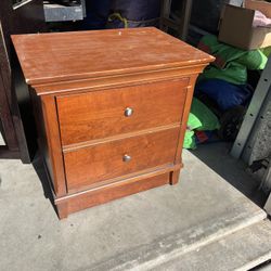 Thomasville USA Classic Cherry Wood Bedside Table/Night Stand with 2 Drawers 