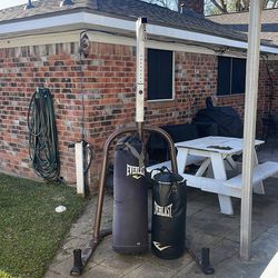 Everlast boxing heavy bag and stand set. • Brand: Everlast