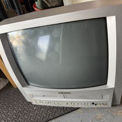 19” Vintage Sylvania TV   DVD/VCR Combo
