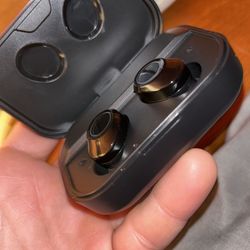 2 Sets Of Wireless Earbuds 