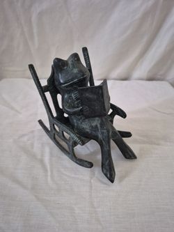Decorative metallic frog