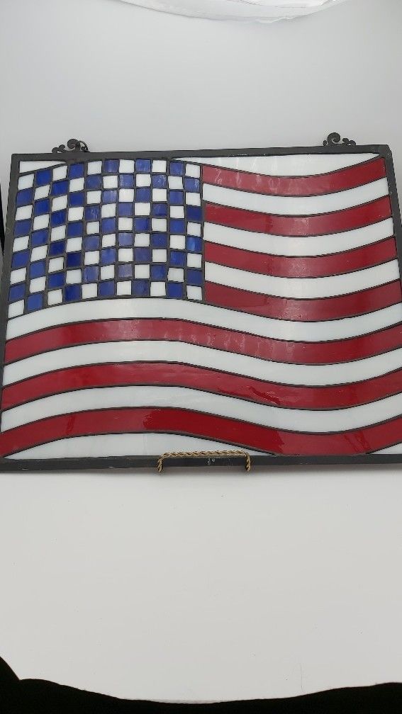 Beautiful Vintage Spectrum Stained Glass American Flag Suncatcher