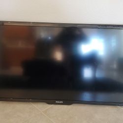 47" PHILIPS TV, IT COMES WITH THE REMOTE CONTROL AND ALSO A WALL MOUNT. STILL IN GOOD CONDITION. NOT A SMART TV. 