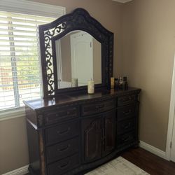 Bedroom Furniture - Nightstand And Dresser With Mirror 