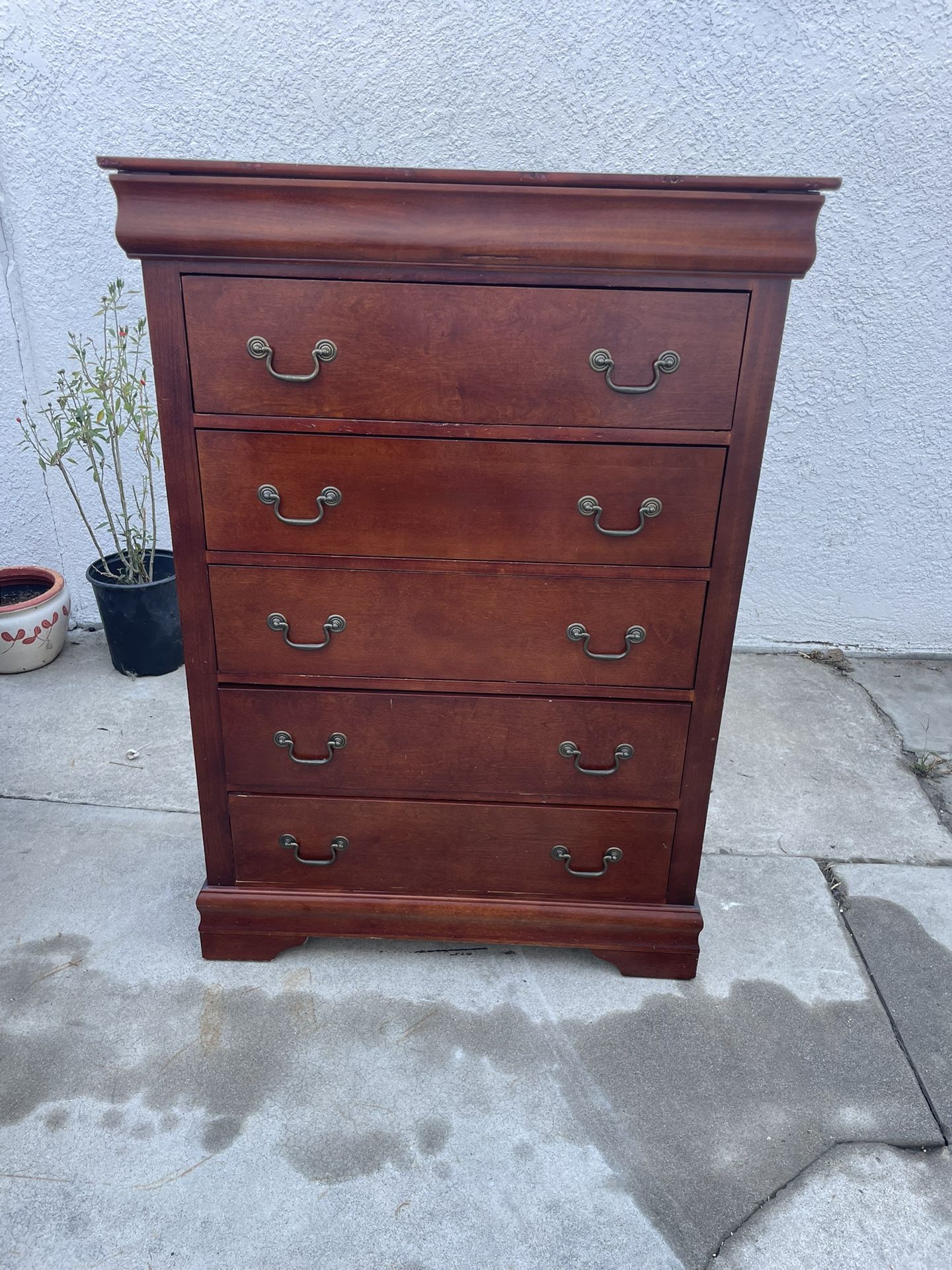 5 Drawer Dresser !