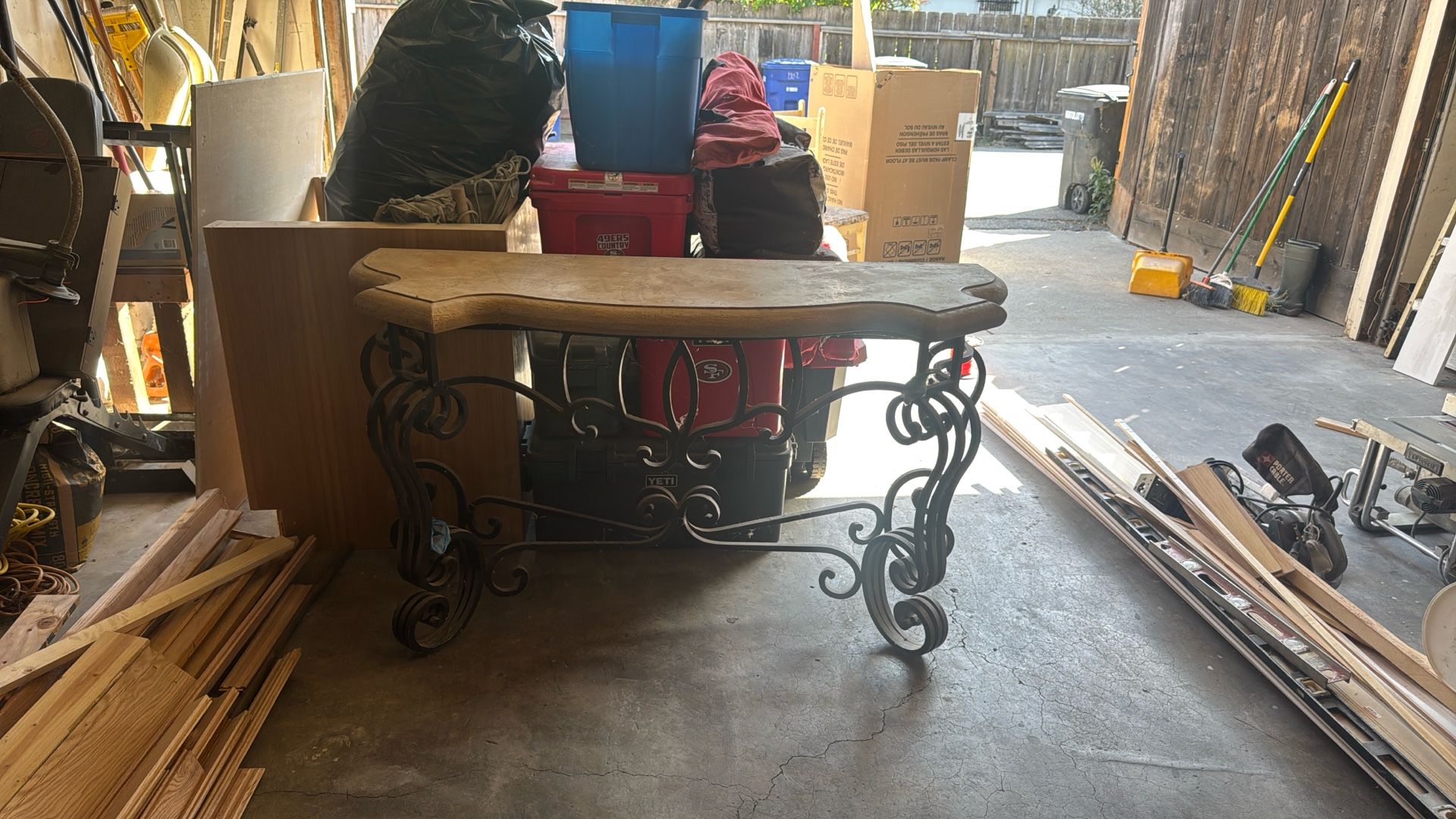 Classic Table