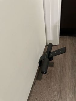 Under door trainer for squads and abs