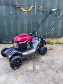 SELF  PROPELLED HONDA HRN216 BODY 21 in. POWERED BY HINDA  GCV 160CC ENGINE. WORKS FLAWLESSLY.  BRAND NEW TWIN BLADES . VARIABLE SPEED WALK BEHIND , G