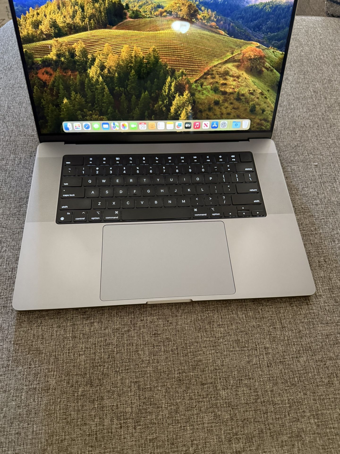 16” MacBook Pro M1 Pro 512 SSD 16gb RAM