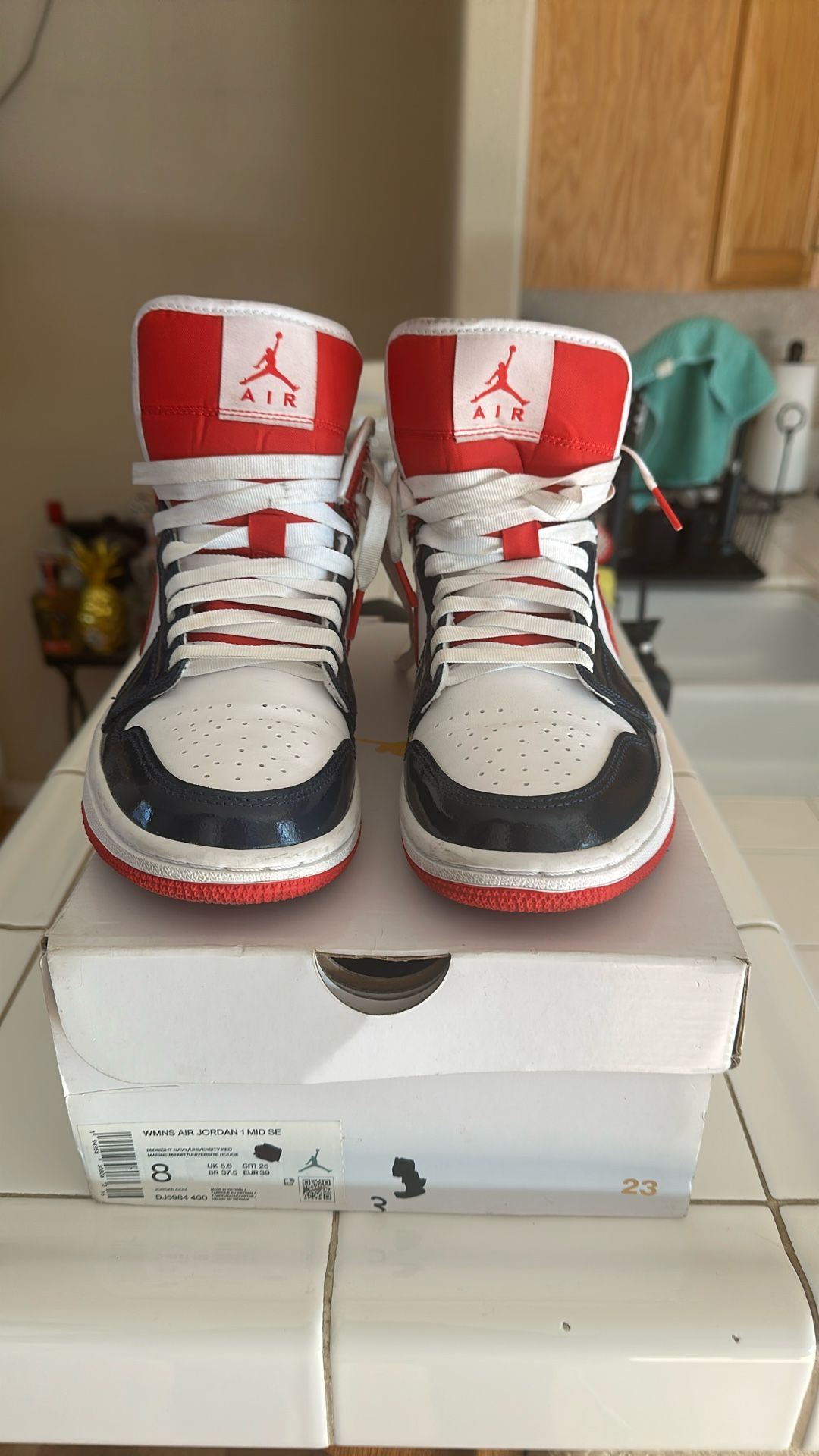 Wmns Air Jordan 1 Mid SE