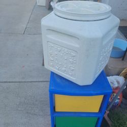Container For Dog Food  Almost New 