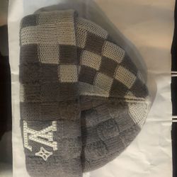 Louis Vuitton Crush Pearl Beanie OS NWOT Gray White Italy Reversible Hat