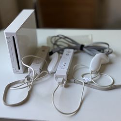 Nintendo Wii Console With Nunchucks