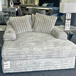 Stupendous Oversized Chaise $10 Down Payment And Financing Available
