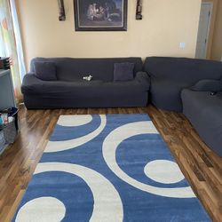 HANDMADE WOOLEN RUG.     5 X 8