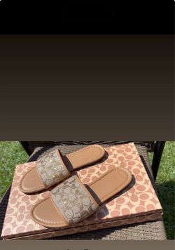 Womans sandals size 7