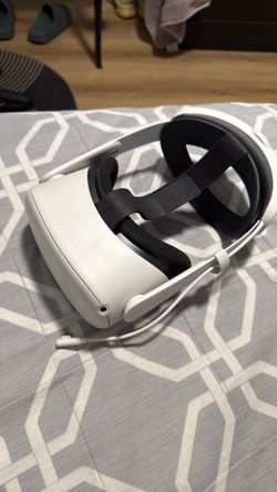 Oculus Quest 2 w/ Case,Glasses Spacer, Elite Strap (Extra Battery),and Box 128 GB