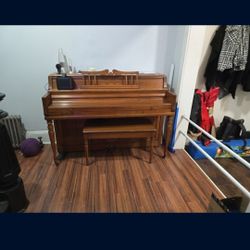 🎹 FREE Piano — Must Go! 🎹