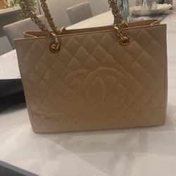 Chanel Makeup Bag Limited Edition for Sale in Boca Raton, FL - OfferUp