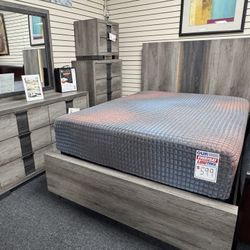 Queen/King Bedroom Set. 🚚WE DELIVER🚚