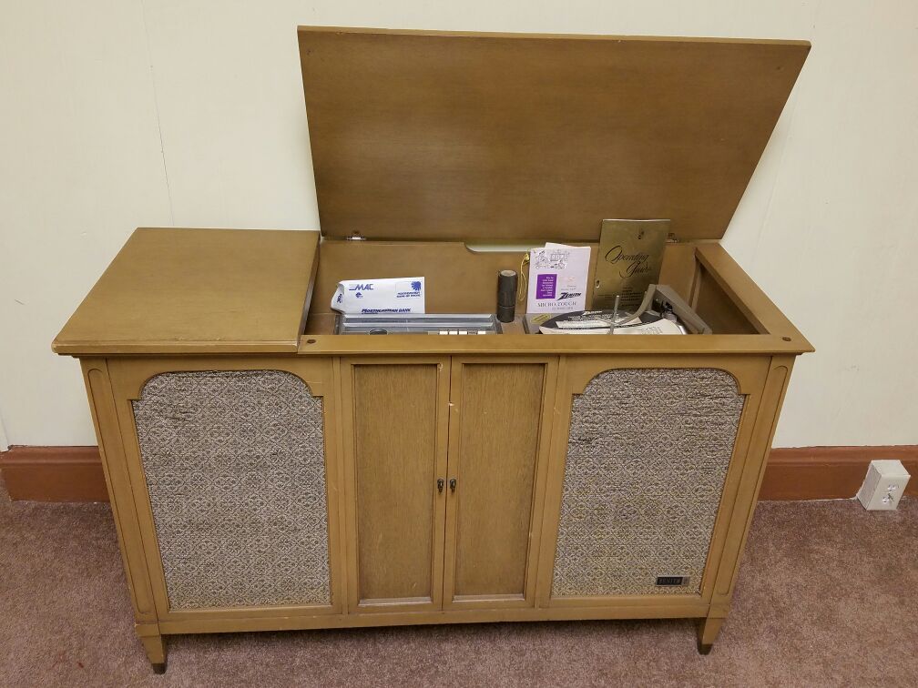 1964 Zenith Stereophonic high fidelity phonograph ML2607