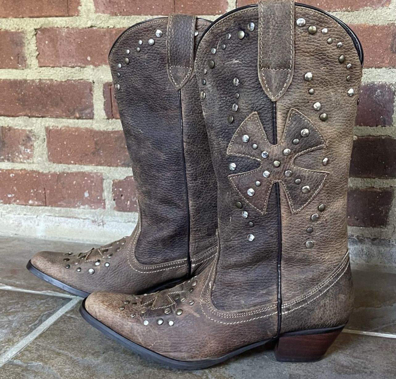 Oak Tree Farms Brown Leather Cross Studded Cowgirl Boots • Women’s Size 7