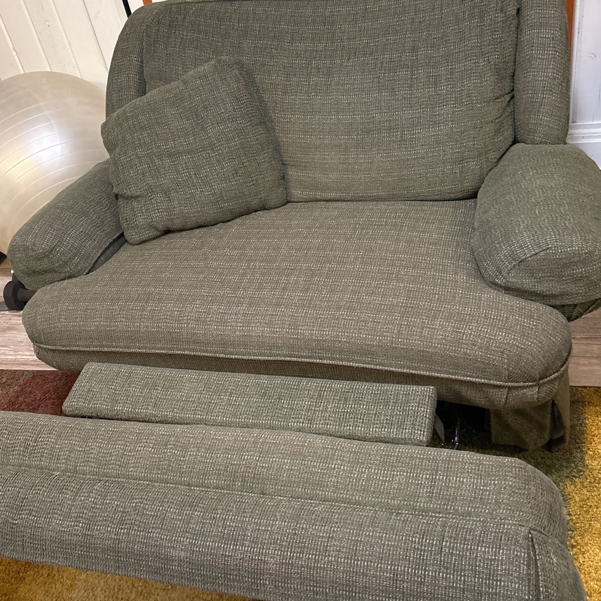 Love Seat That Reclines