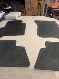 2016 Yukon floor mats brand new
