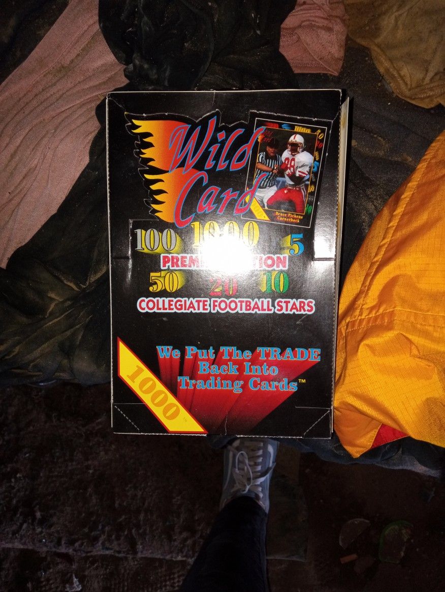 Wild Card 1000 Collegiate Football Trading Cards