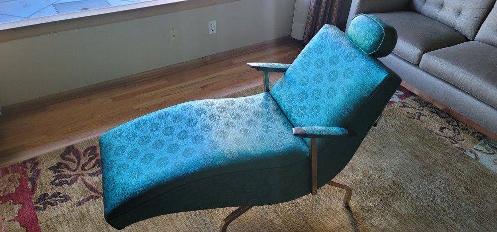 Mid-century Salon Chez Lounge Chair