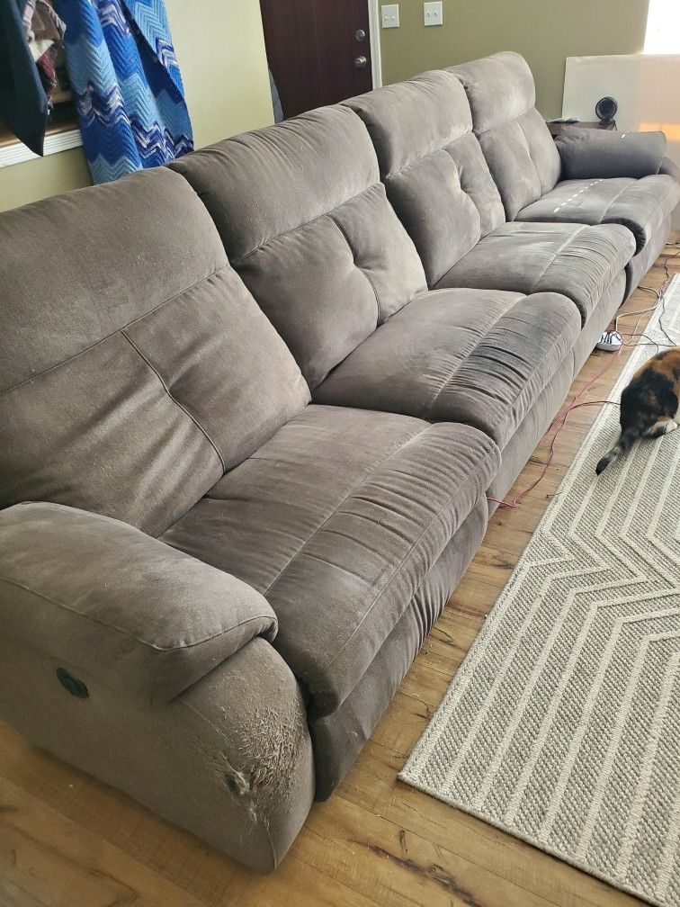 Large SECTIONAL COUCH.. (Free)