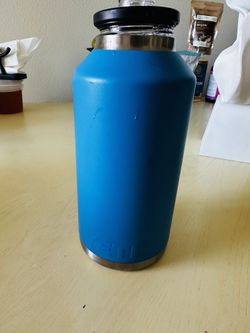 Yeti 64oz Water Bootle