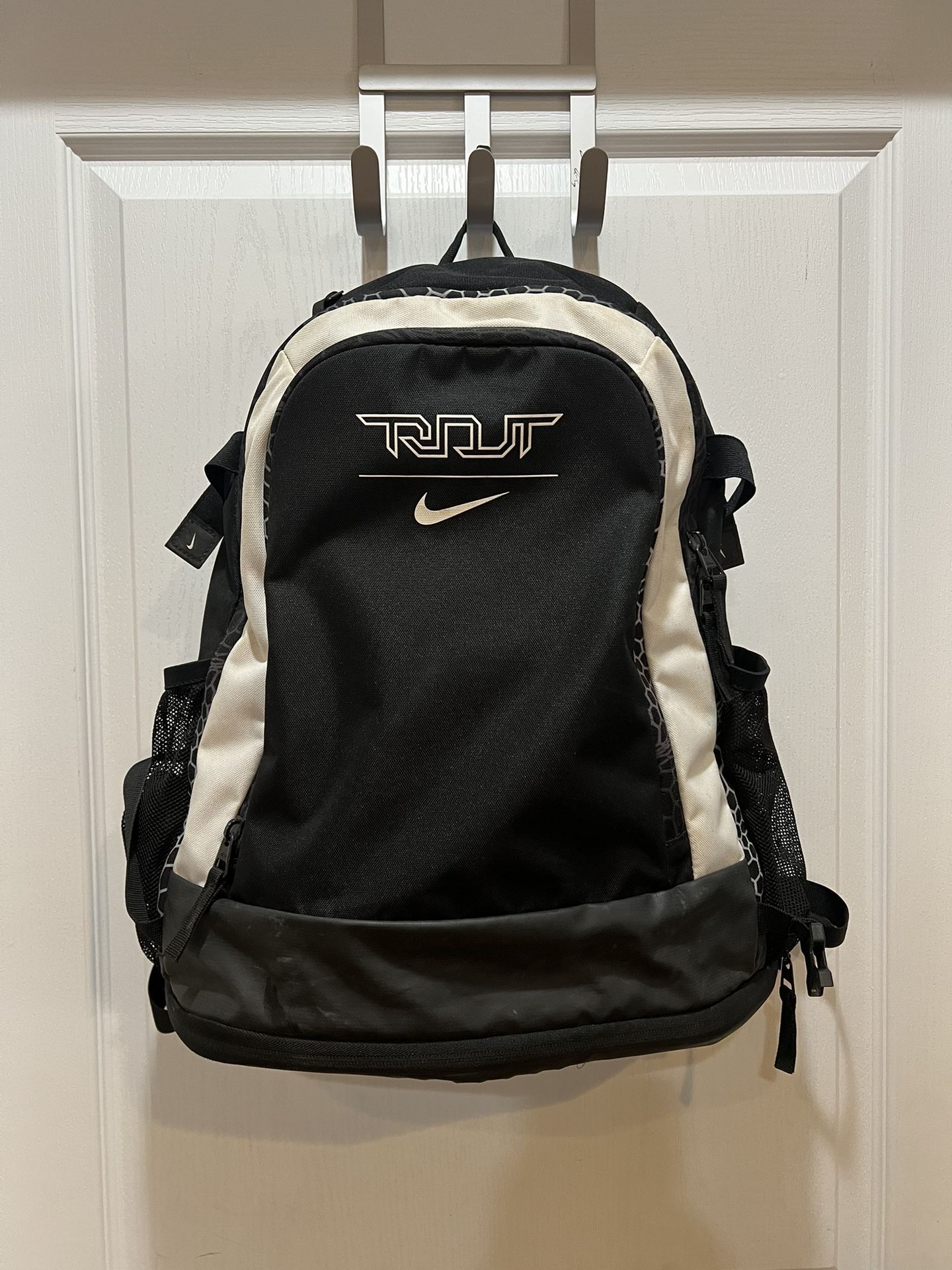 NIKE Trout Vapor Baseball Backpack BA5436-011 18"x12"x 6" (Good condition) PICK UP IN CORNELIUS
