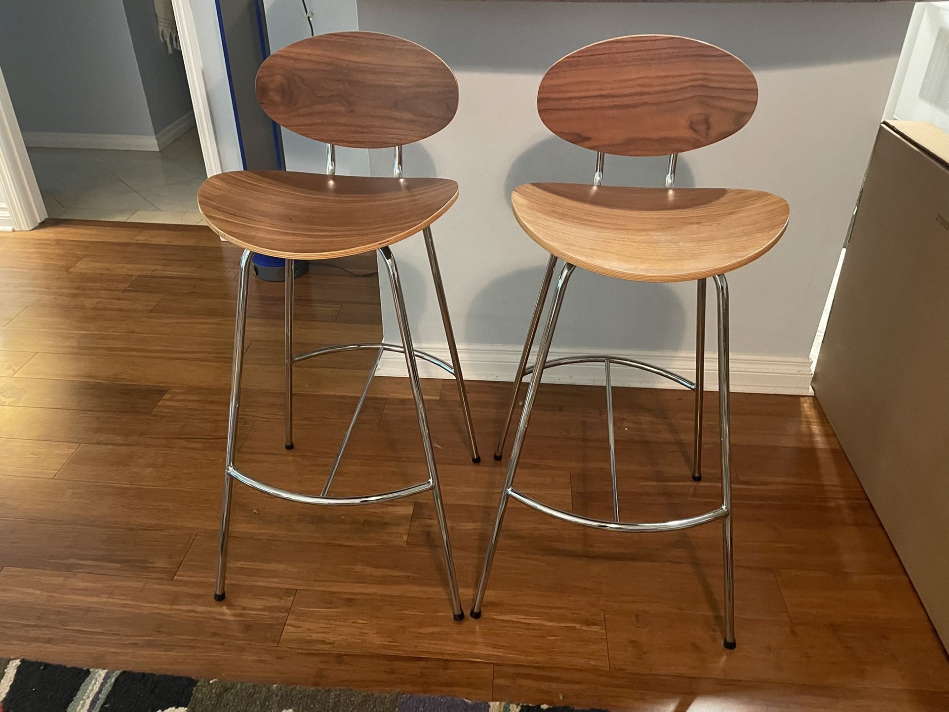 2 Beautiful Mid Century Modern Style Bar Stools 