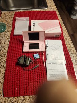 NINTENDO DS LITE With A Flash Focus Game