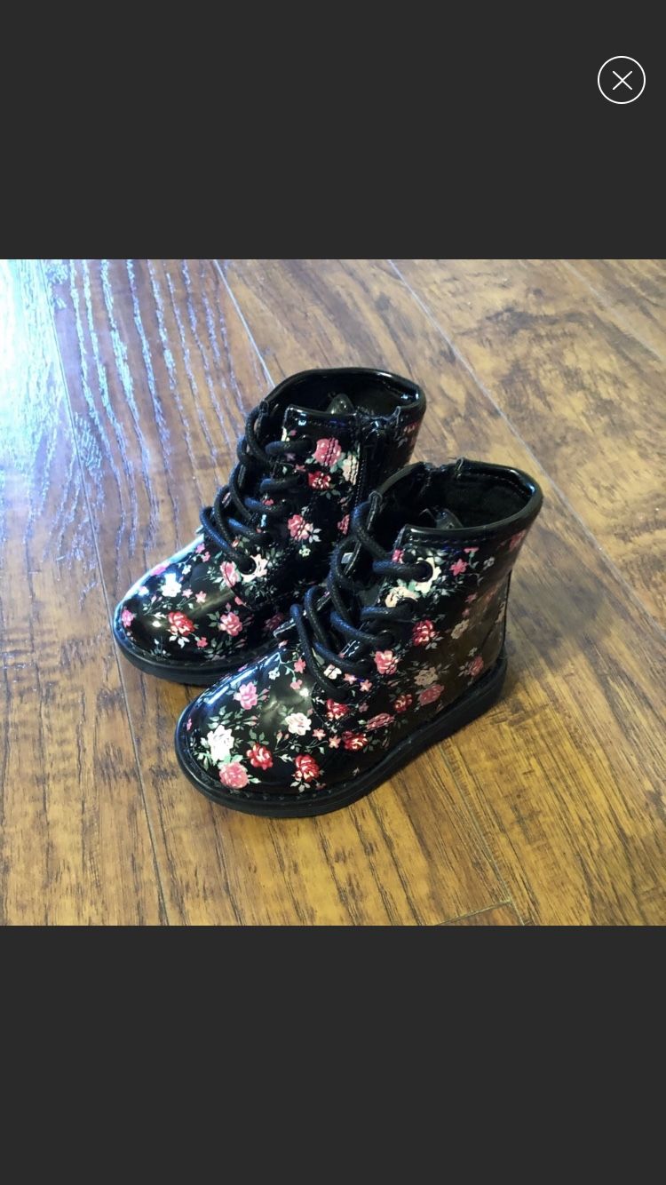 TCP Baby girls Floral Boots Size 5 NEW!