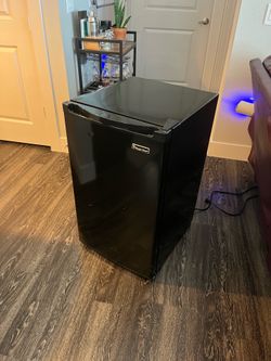 Black Magic Chef Mini Fridge