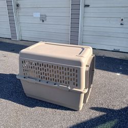 XLG DOG KENNEL 40 X 30 X 24 INCH 