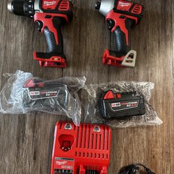 Milwaukee M1818VLithIon Cordless Drill&Impact/Driver Combo Kit(2)3.0Ah Batteries,Charger