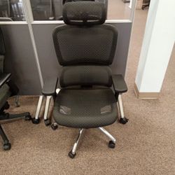 The Pilot Office Task Chair With Headrest
