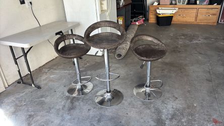 Height adjustable kitchen chairs