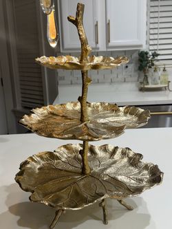 3 tiered gold leaf stand