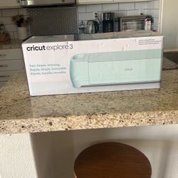 Cricut Explore 3 ( Brand New)