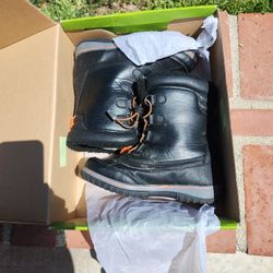 Boy's Snow Boot Size 4