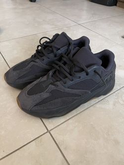 Adidas Yeezy Boost 700 - Utility Black